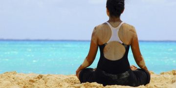 Μάθημα γιόγκας κατά του κορονοϊού: Ασκήσεις χαλάρωσης και τόνωσης από τη Λέρο μέχρι την Κομοτηνή