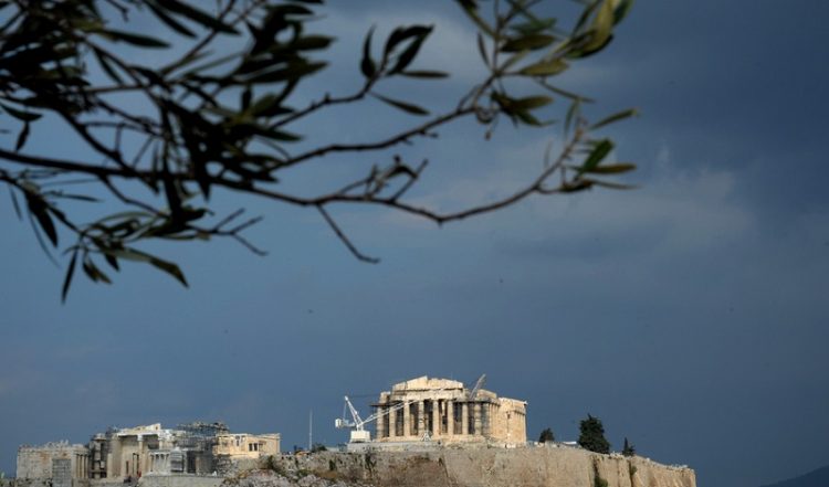 Έκκληση διεθνών προσωπικοτήτων: Στηρίξτε την Ελλάδα που αντιστέκεται, κάντε τις διακοπές σας εκεί