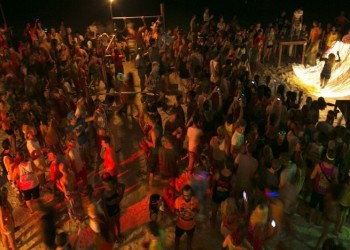 Τέλος στα beach party βάζει το ΥΠΟΙΚ!