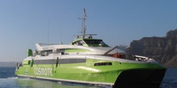 Tο Flying Cat 4 προσάραξε στα βράχια της Τήνου λόγω ομίχλης