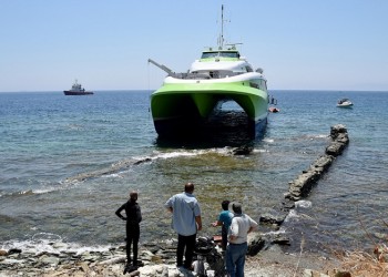Έρευνα από δύτες στα ύφαλα του Flying Cat 4