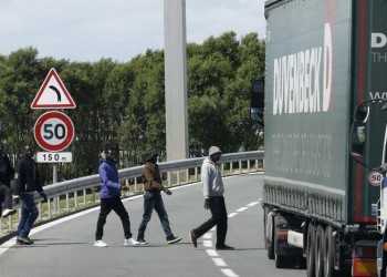 Νεκρός στη νέα απόπειρα μεταναστών να διασχίσουν τη σήραγγα της Μάγχης (φωτο)