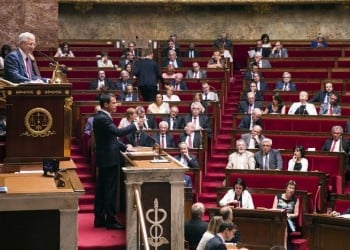 H Γαλλία υπερψήφισε το πακέτο βοήθειας στην Ελλάδα