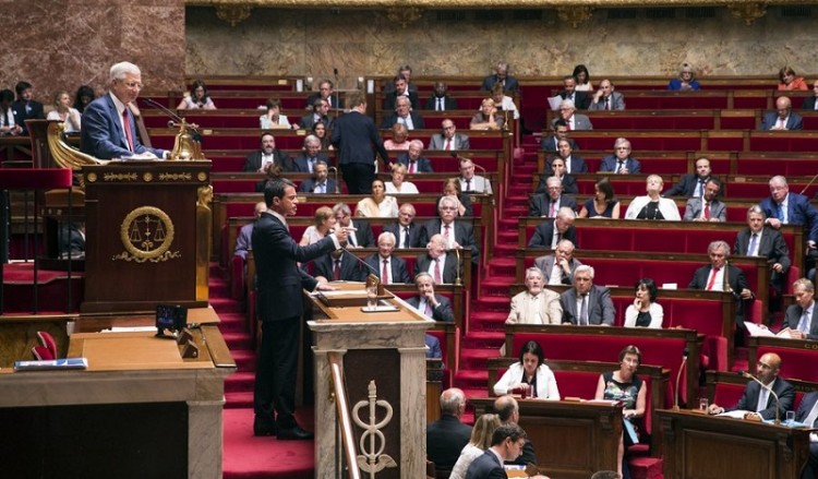 H Γαλλία υπερψήφισε το πακέτο βοήθειας στην Ελλάδα
