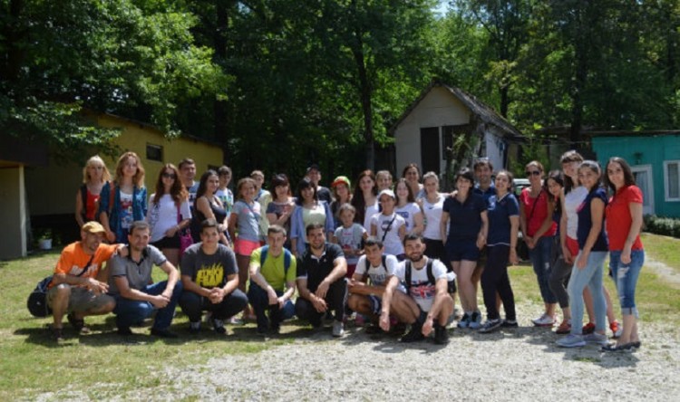 Греческая молодежь в походе по греческим местам Кавказа (фото)