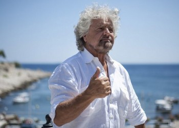 Ο Μπέπε Γκρίλο αποθεώνει Τραμπ και Πούτιν