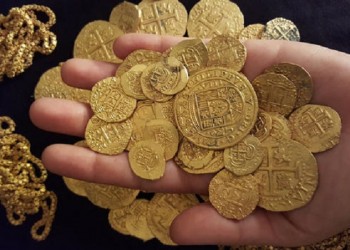 Θησαυρό αξίας 1.000.000 δολαρίων βρήκε οικογένεια Αμερικανών σε ναυάγιο (φωτο)