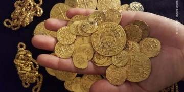 Θησαυρό αξίας 1.000.000 δολαρίων βρήκε οικογένεια Αμερικανών σε ναυάγιο (φωτο)