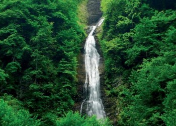 Βόλτα με άλογο στον «καταρράκτη-σύννεφο», στο Ριζαίο του Πόντου (βίντεο-φωτο)