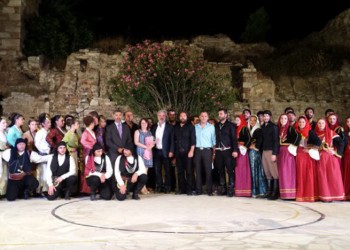 Πόντος και Κρήτη: Όταν οι λύρες ταξιδεύουν, το αποτέλεσμα είναι μεθυστικό (βίντεο)