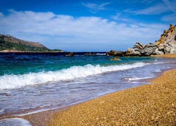 Παραλίες της Αττικής: Top-5 με... μπερδεμένα κριτήρια