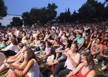 Με 3.500 φίλους γιόρτασε από μακριά τα γενέθλιά του ο Μίκης Θεοδωράκης