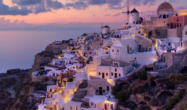 Μύκονος και Σαντορίνη, νησιά - πρωταθλητές στη φοροδιαφυγή;
