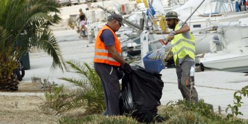 Καθαρίστηκαν οι πέντε ακτές της Γλυφάδας (φωτο)