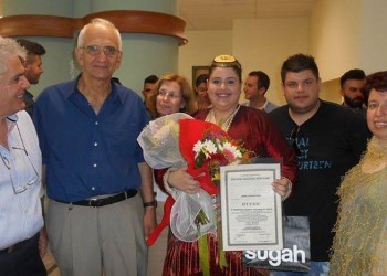 Παρέλαβε το πτυχίο της φορώντας τη φορεσιά του Πόντου! (φωτο)