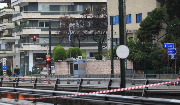 Επίθεση του Ρουβίκωνα με μπογιές στην ισραηλινή πρεσβεία (βίντεο)