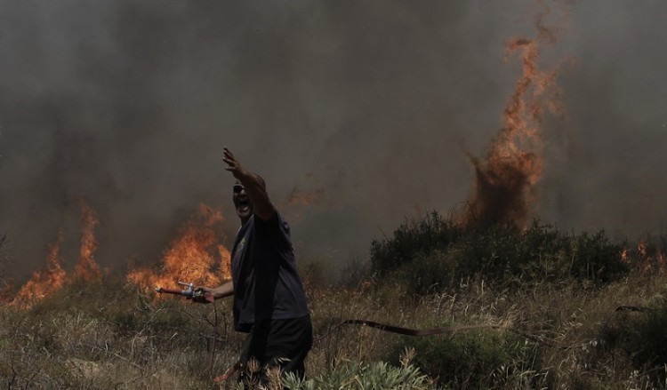 Πυρκαγιές σε Καρέα και Λακωνία