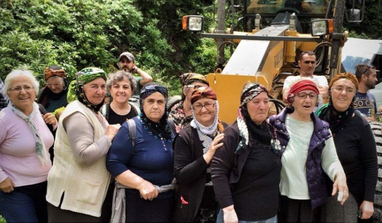 Πολίτες σταμάτησαν την κατασκευή δρόμου στη Ριζούντα του Πόντου (φωτο)