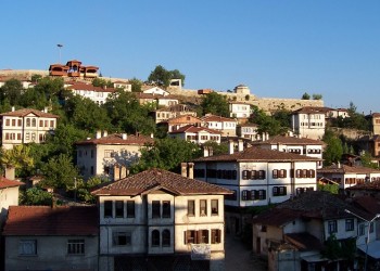 Κατακλύζεται η Σαφράμπολη του Πόντου από τουρίστες