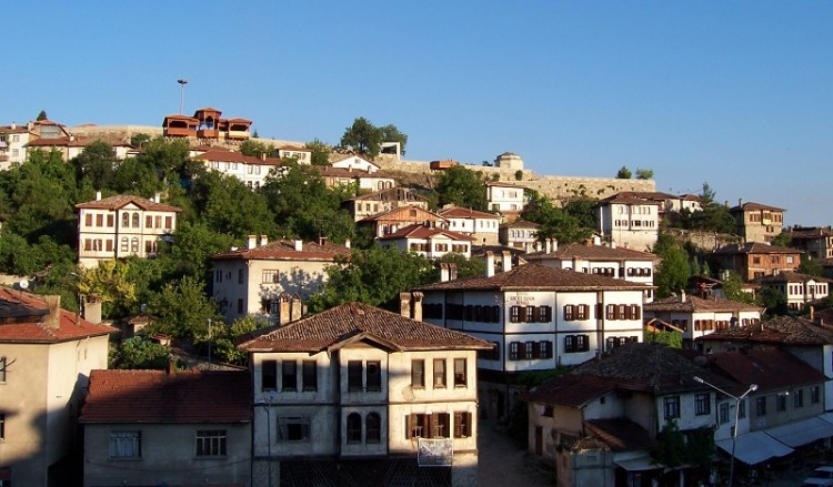 Κατακλύζεται η Σαφράμπολη του Πόντου από τουρίστες