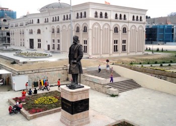 Χρήμα με ουρά ξοδεύει η πΓΔΜ για να κάνει τα Σκόπια «αρχαία» πόλη (φωτο)