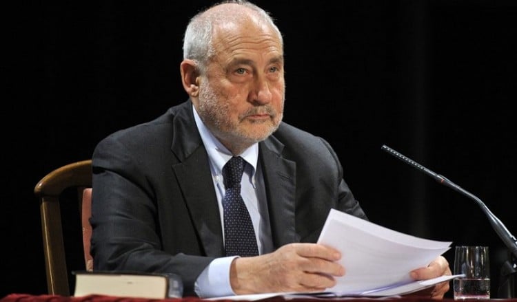 Στίγκλιτς: Το πρόβλημα της Ελλάδας μεταφέρθηκε στο μέλλον