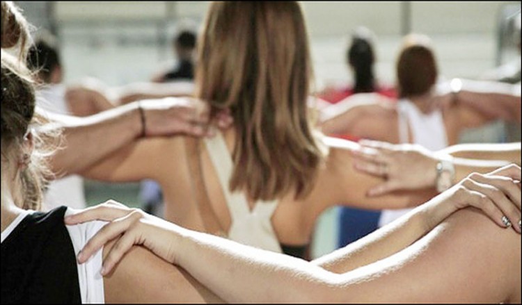 Οι Πόντιοι Χανίων χορεύουν το χορό του Ζορμπά!