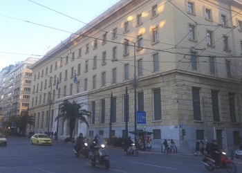 Закрытие банков в Греции на 3 недели обошлось в 3 миллиарда евро