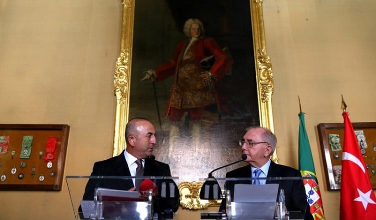 Τσαβούσογλου: Ας με συγχωρέσουν οι Έλληνες φίλοι μας που λέω ακόμη «Μακεδονία»