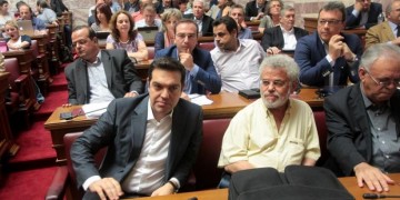 Премьер Греции: или все вместе сегодня, или завтра падет правительство «левых»