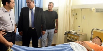 Επίσκεψη Τσίπρα - Καμμένου στους πιλότους του Canadair