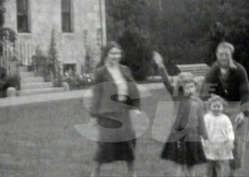 Sun: Πρωτοσέλιδο με ναζιστικό χαιρετισμό της βασίλισσας Ελισάβετ