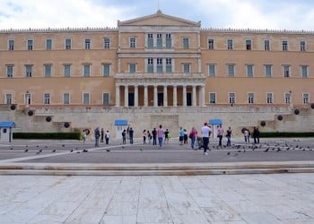 Γραφείο Προϋπολογισμού της Βουλής: Grexit και χρεοκοπία δεν είναι αναπόφευκτα