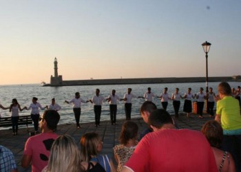 Понтийцы Крита посвятили танец «сиртаки» Микису Теодоракису (видео)