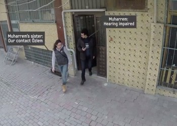 Ολόκληρη γειτονιά στην Κωνσταντινούπολη κάνει έκπληξη σε κωφό!