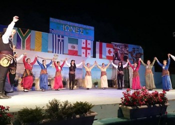 Χορεύοντας στο Αίγιο, ο «Φάρος» έκανε γνωστό τον Πόντο στα πέρατα του κόσμου! (φωτο)