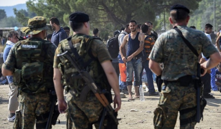 Συμπλοκές στην Ειδομένη με τραυματίες (φωτο-βίντεο)
