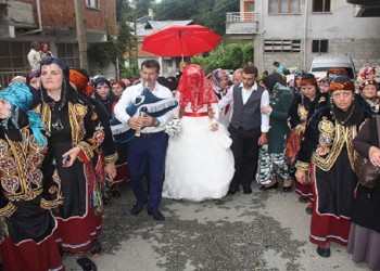 Ένας παραδοσιακός γάμος στο νομό Ριζαίου, στον Πόντο (φωτο-βίντεο)