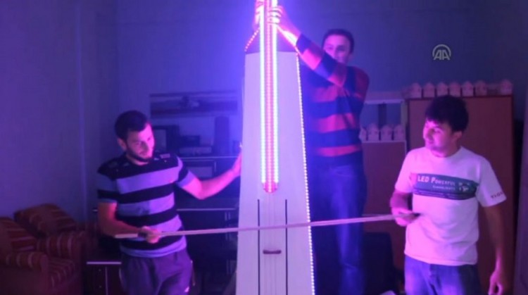 Γιγαντιαία λύρα με καταγωγή από την Τραπεζούντα (βίντεο-φωτο)