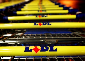 Η LIDL πέταξε τους σταυρούς των εκκλησιών της Σαντορίνης από συσκευασίες!