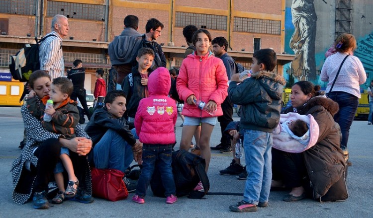Στον Πειραιά αιτούντες άσυλο από τη Μυτιλήνη και τη Σάμο