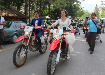 Πήγαν στο γάμο τους στον Πόντο με τις μηχανές τους (φωτο, βίντεο)