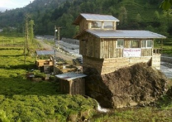 Καλή όρεξη επί του Όφεως ποταμού και των βράχων