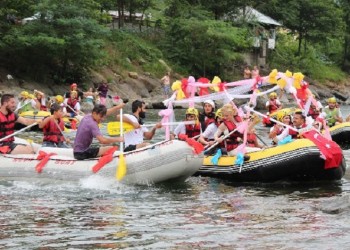 Γάμος σε βάρκα ράφτινγκ στον Πόντο! (βίντεο-φωτο)