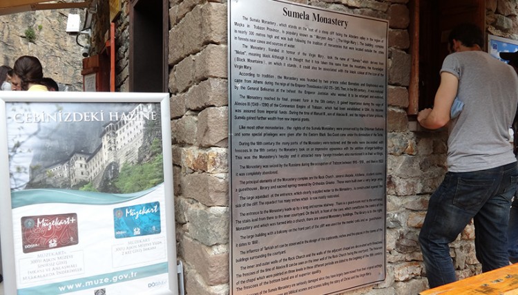 Ο νομάρχης Τραπεζούντας για τη Θεία Λειτουργία στην Παναγία Σουμελά του Πόντου