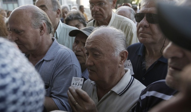 Οριζόντιες οι περικοπές στις επικουρικές συντάξεις