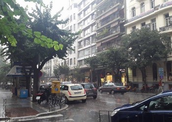 Προβλήματα από το ξαφνικό μπουρίνι στη Θεσσαλονίκη