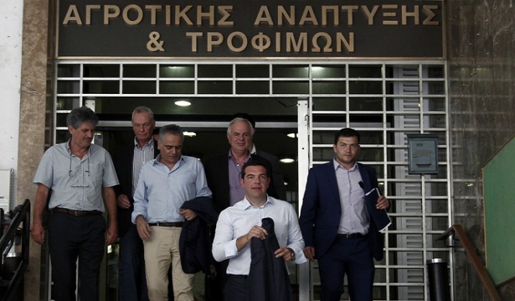 Δέσμη μέτρων για τους αγρότες από τον Τσίπρα