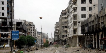 30 νεκροί από έκρηξη και επίθεση αυτοκτονίας στη Χομς της Συρίας