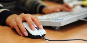 Οι κίνδυνοι που κρύβονται στα social media και πώς να τους αντιμετωπίσετε